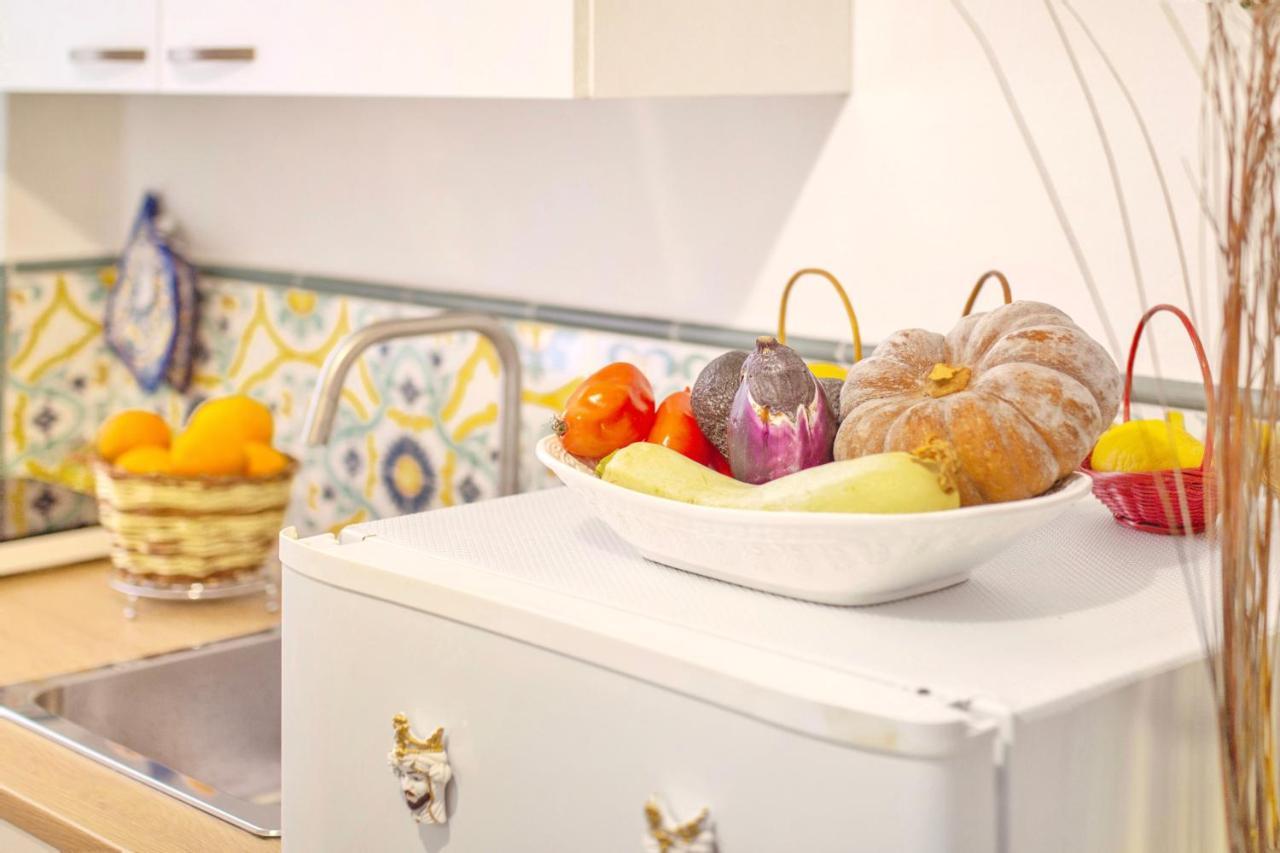 Bilocale Holiday Taormina Centro Apartment Bagian luar foto