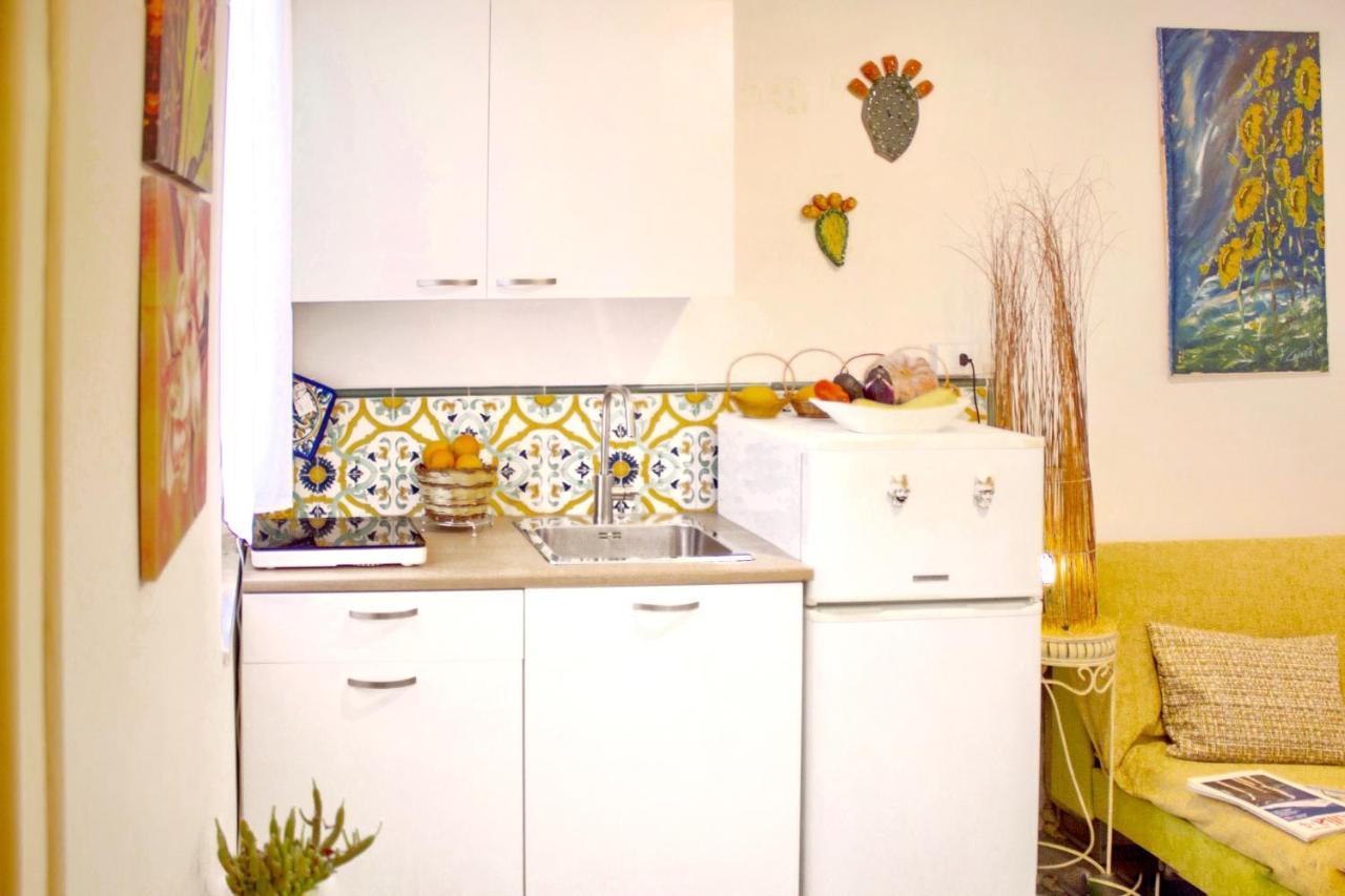 Bilocale Holiday Taormina Centro Apartment Bagian luar foto