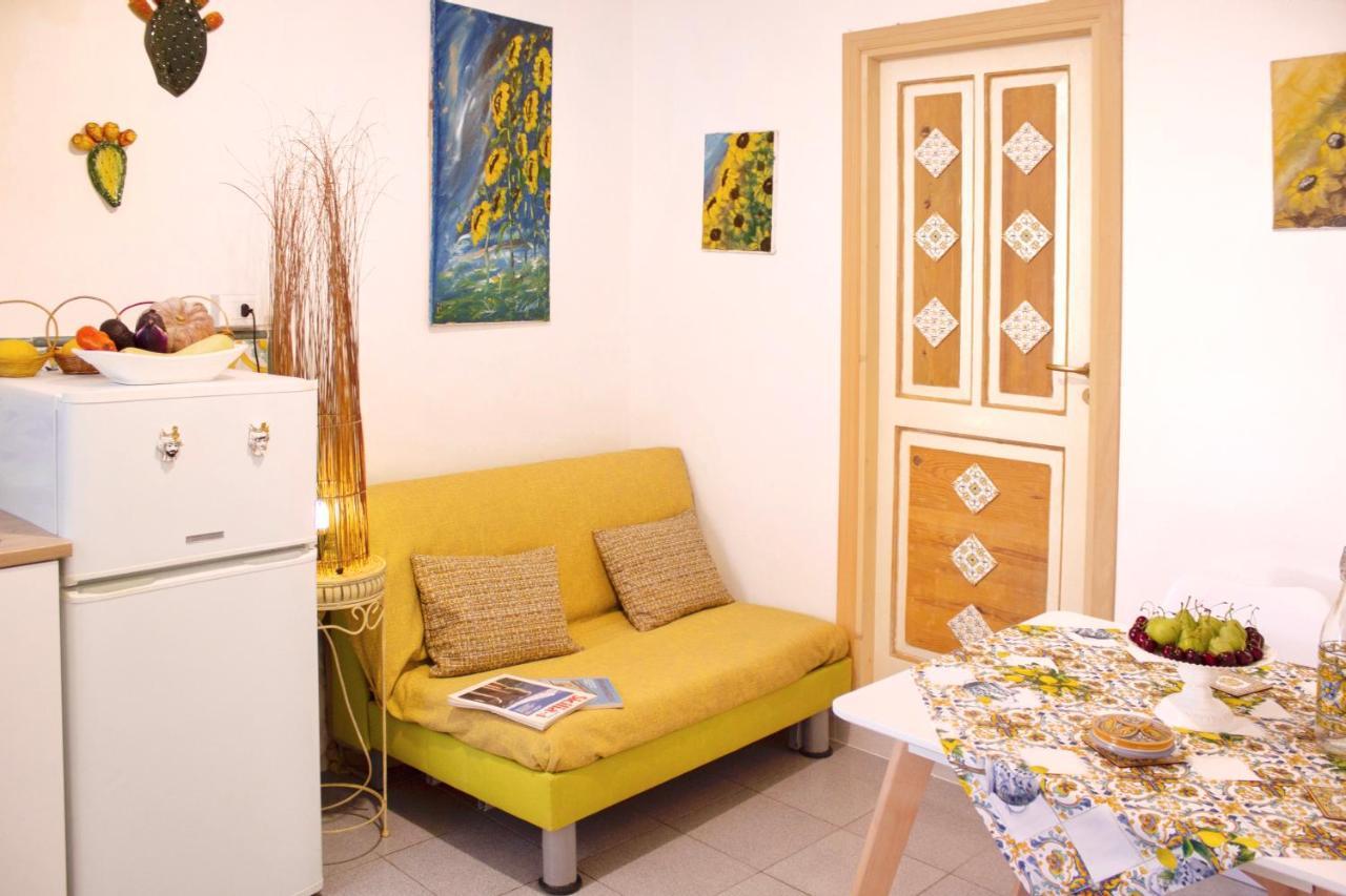 Bilocale Holiday Taormina Centro Apartment Bagian luar foto